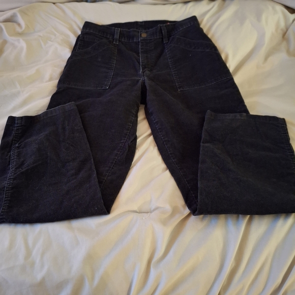 Levi's Women's Black Corduory Cargo Pants - Picture 3 of 9